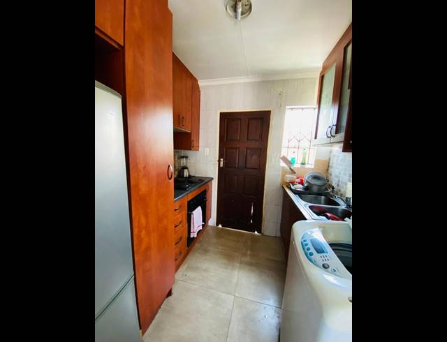 3 BEDROOM HOUSE FOR SALE IN COSMO CITY